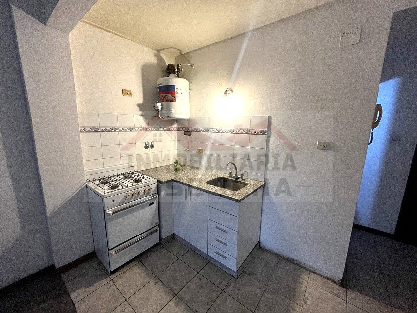Departamento Monoambiente con balcón al frente. - Calle 11 e/ 44 y 45. 